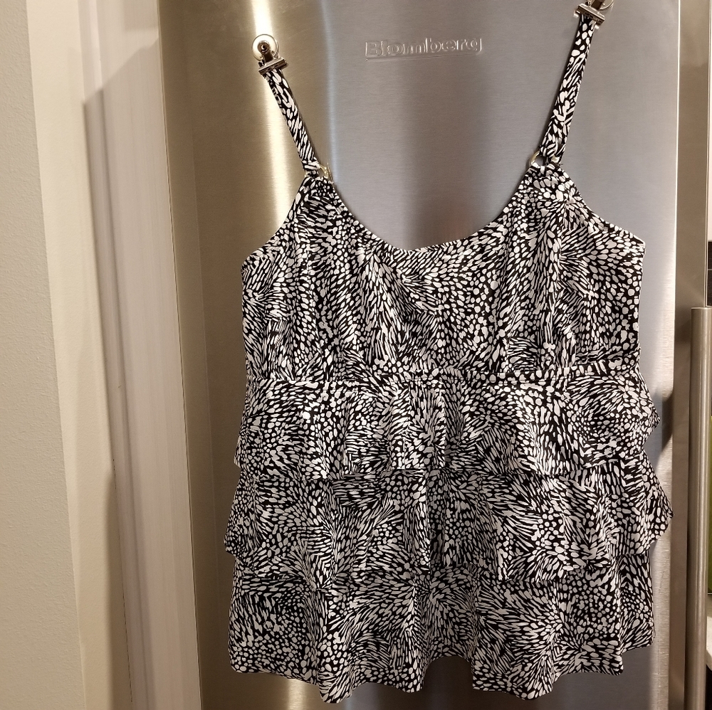 Black and white print tankini top
